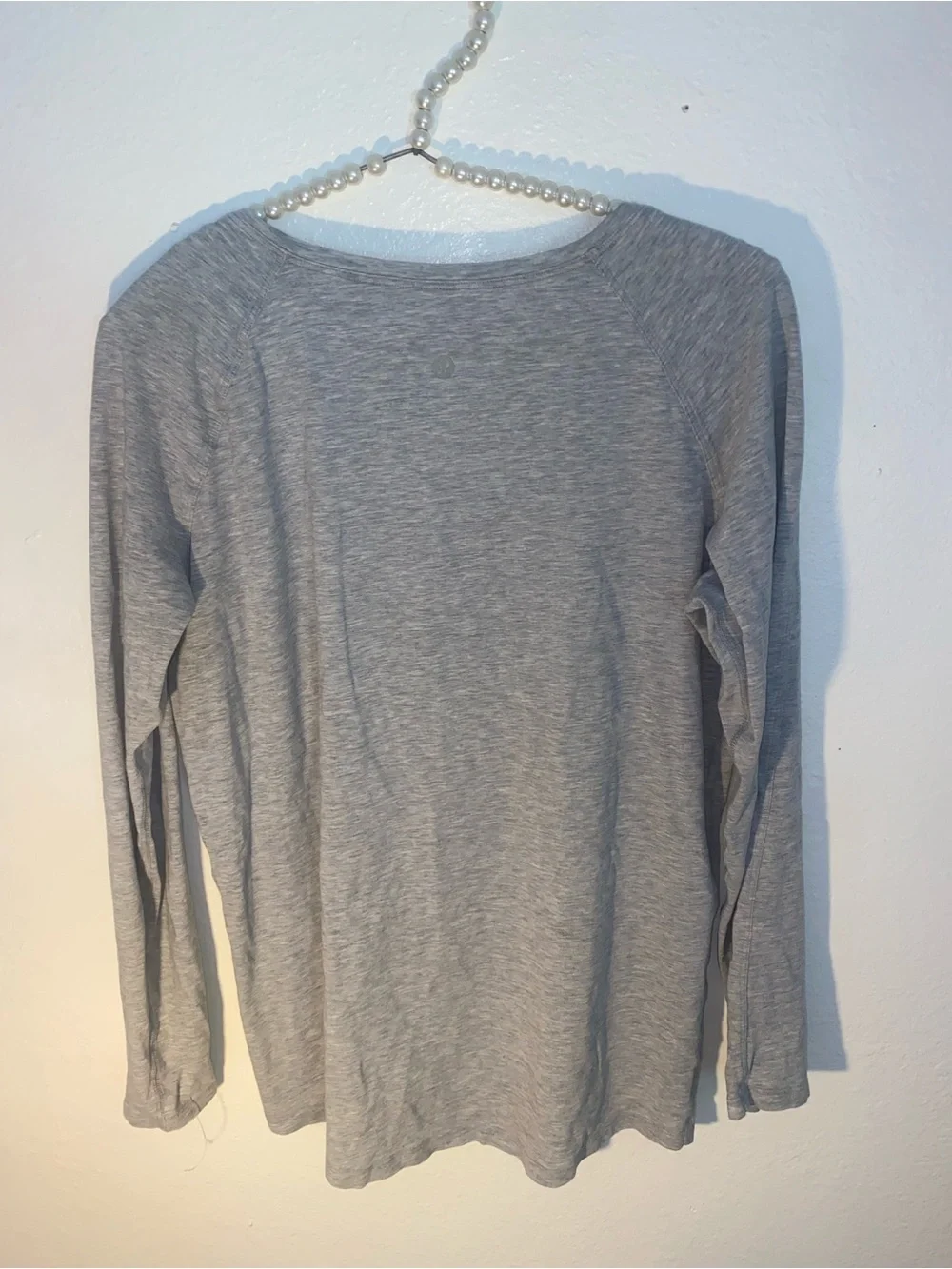 Lululemon Long Sleeve T-Shirt S Light Gray Soft & Stretchy Knit Athleisure